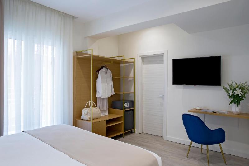 Executive Room with Balcony image 4