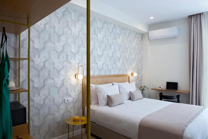 Standard Double Room with Balcony image 2