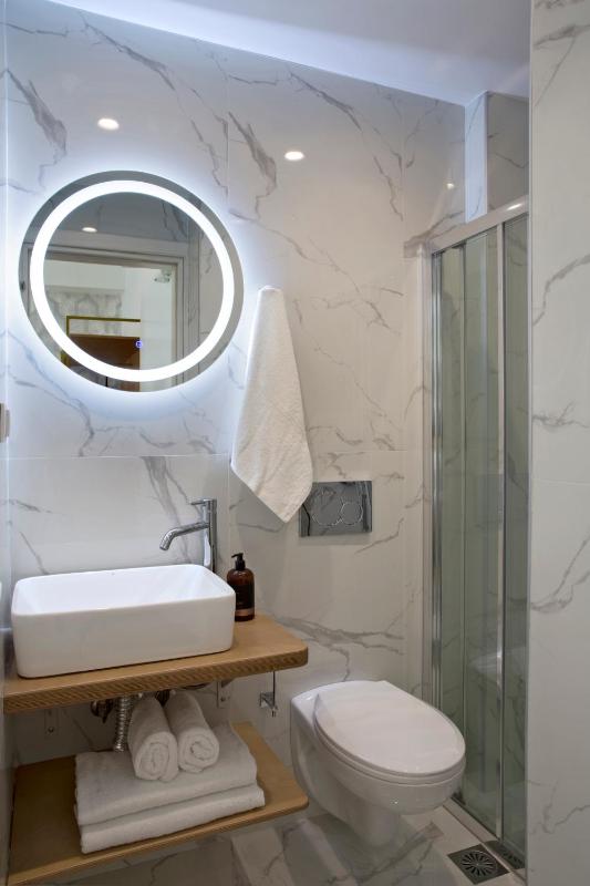 Superior Room with Balcony image 2