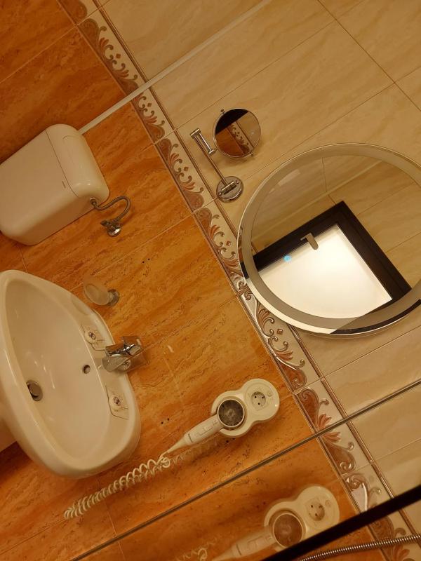 Deluxe Double or Twin Room with Balcony image 3