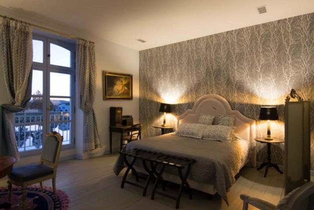 Deluxe King Room image 1