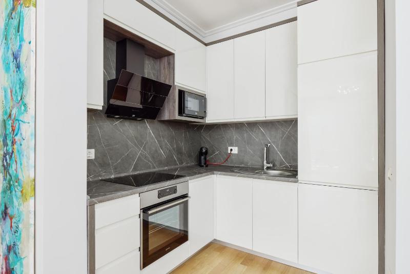 Apartment 13 With Amazing Sea View - image 3