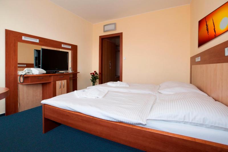 Double Room image 3