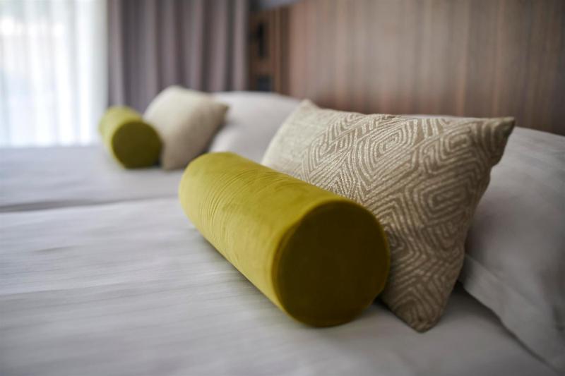 Classic Room with Balcony - Park Side image 3