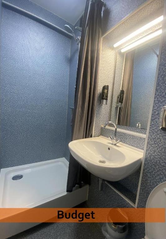 Budget Single Room image 4