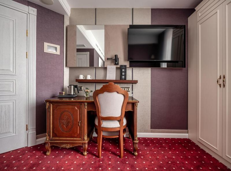 Standard Twin Room image 3