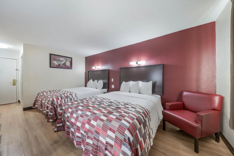 Deluxe Room with Two Queen Beds Non-Smoking image 4