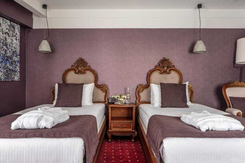 Standard Twin Room image 2