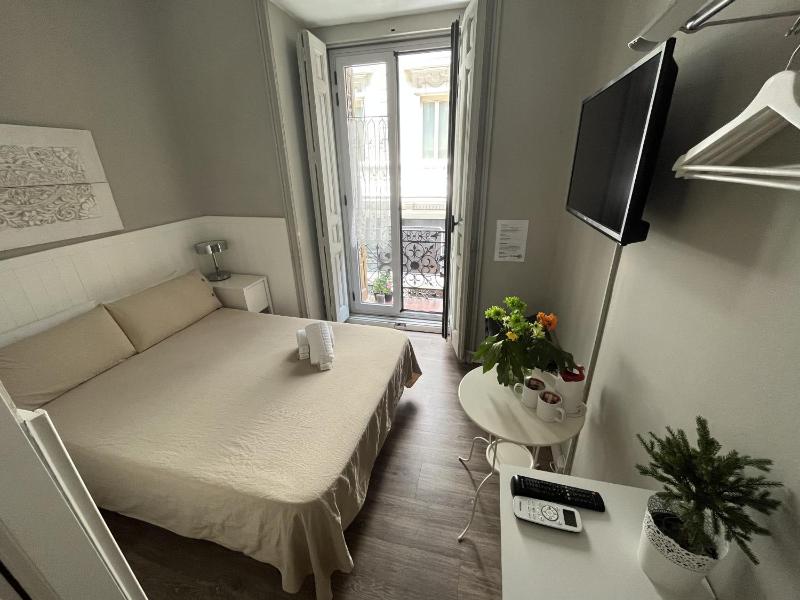 Double Room with Balcony image 1