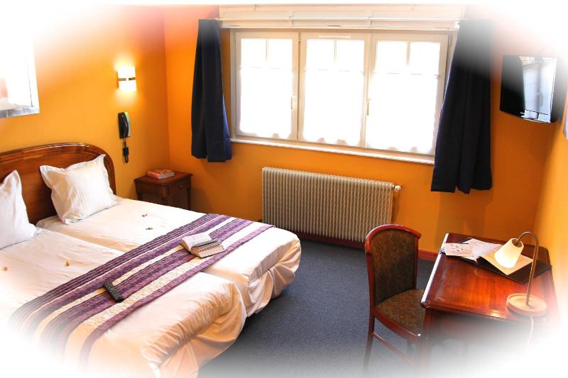 Twin Room image 4