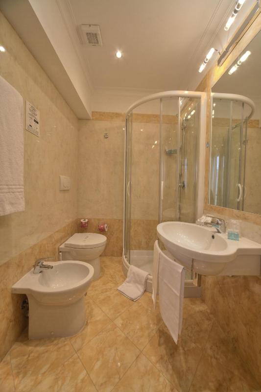 Triple Room with Shower image 2