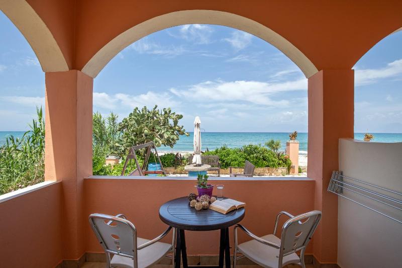 Studio with Sea View image 3