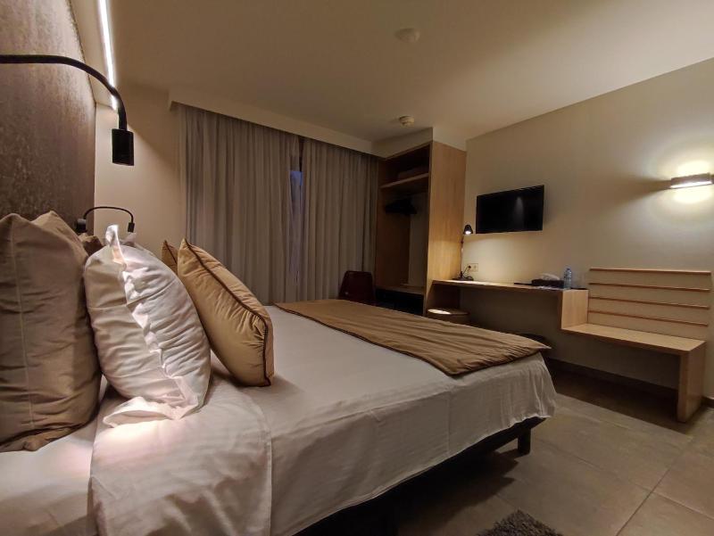 Double or Twin Room image 3