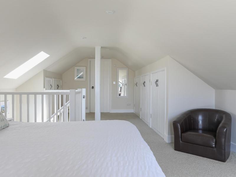 Stable End Cottage - image 23