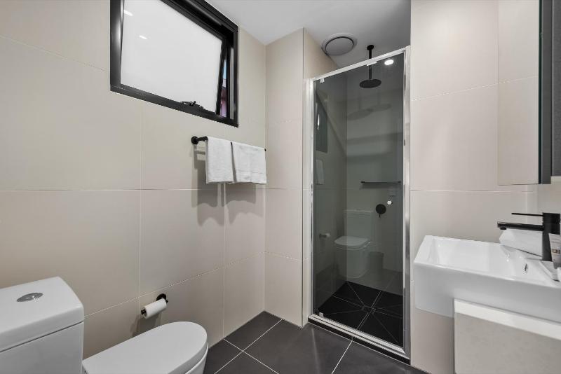 StayCentral - Northcote Townhouse with Study - image 15