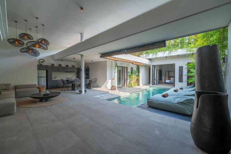 Villa Wiraja 1 - Modern 4 bdr villa in Berawa - image 7