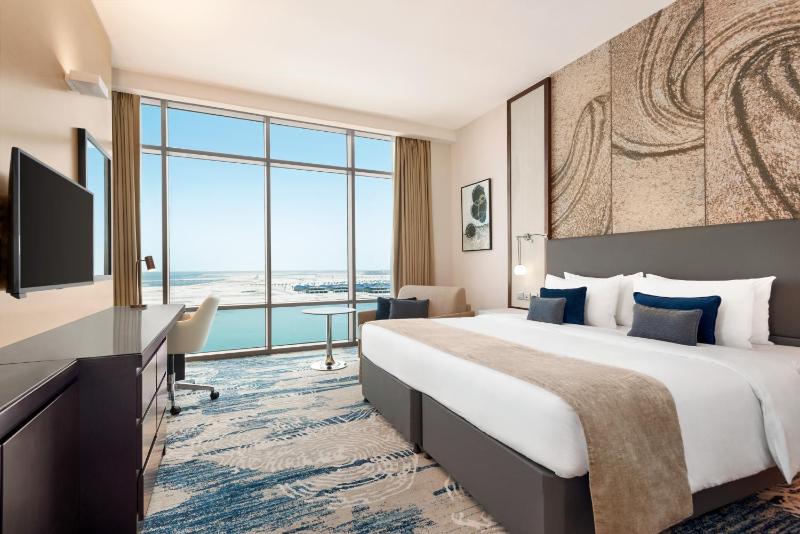 Deluxe King Room - Ocean Side image 4