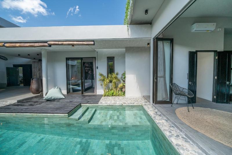Villa Wiraja 2 - Classy 4 bdr villa in the heart for Canggu - image 9