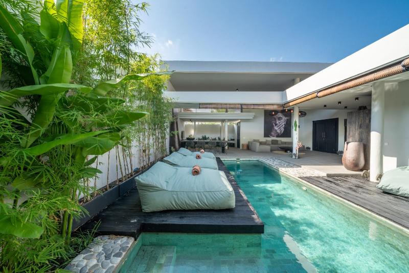 Villa Wiraja 2 - Classy 4 bdr villa in the heart for Canggu - image 18