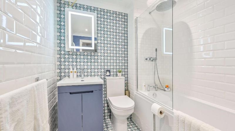 Lisburne Place - Luxury Three Bedroom Town House - image 6