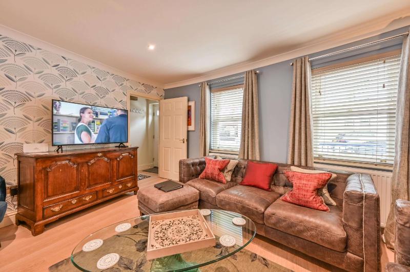 Lisburne Place - Luxury Three Bedroom Town House - image 17