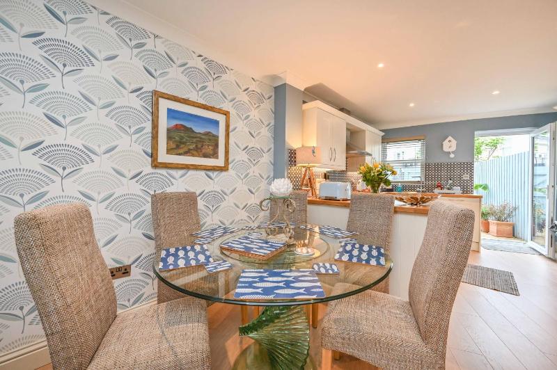 Lisburne Place - Luxury Three Bedroom Town House - image 29