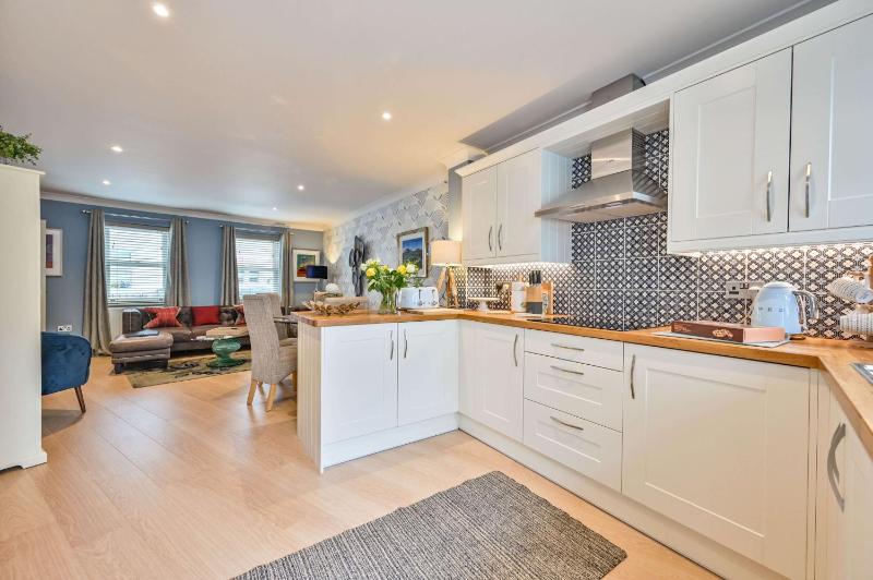 Lisburne Place - Luxury Three Bedroom Town House - image 13