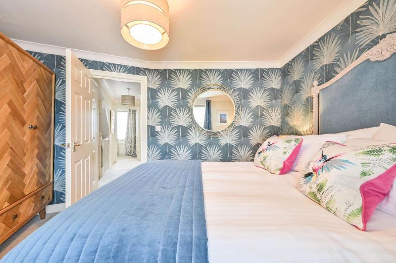 Lisburne Place - Luxury Three Bedroom Town House - image 33