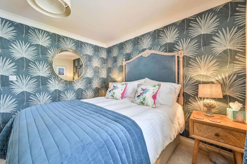 Lisburne Place - Luxury Three Bedroom Town House - image 31
