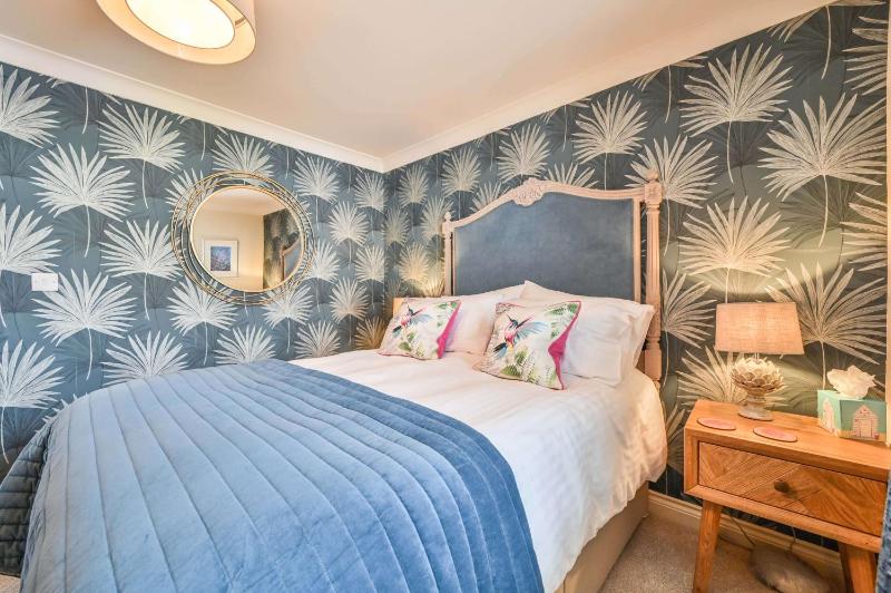 Lisburne Place - Luxury Three Bedroom Town House - image 11