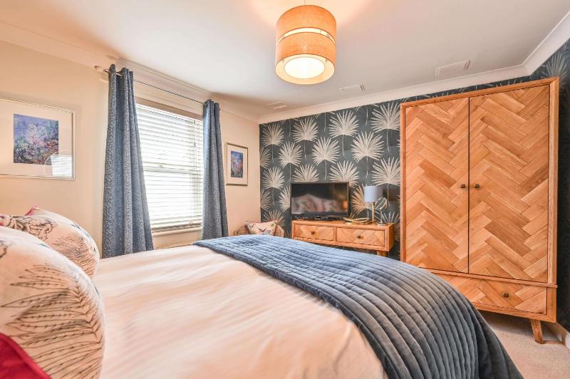 Lisburne Place - Luxury Three Bedroom Town House - image 34