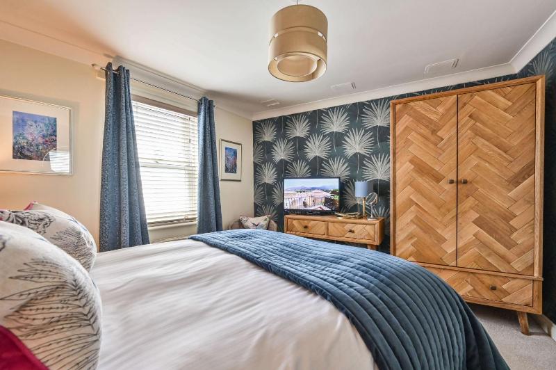 Lisburne Place - Luxury Three Bedroom Town House - image 43