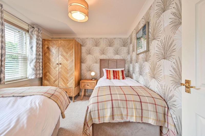 Lisburne Place - Luxury Three Bedroom Town House - image 23