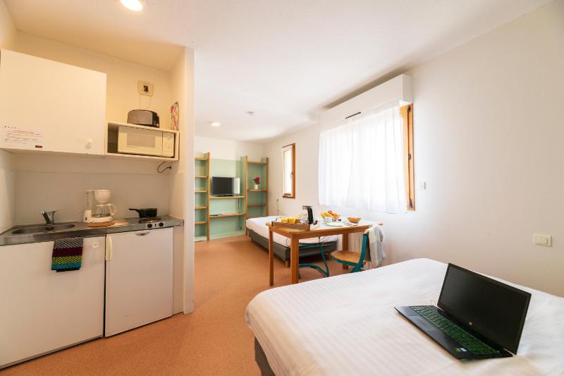 Standard Triple Studio image 1