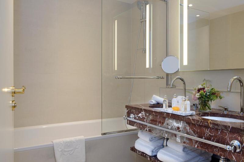 Two Connecting Double Rooms image 2