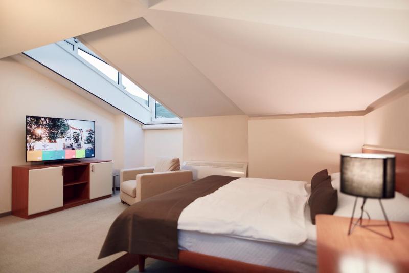 Standard Double Room image 3
