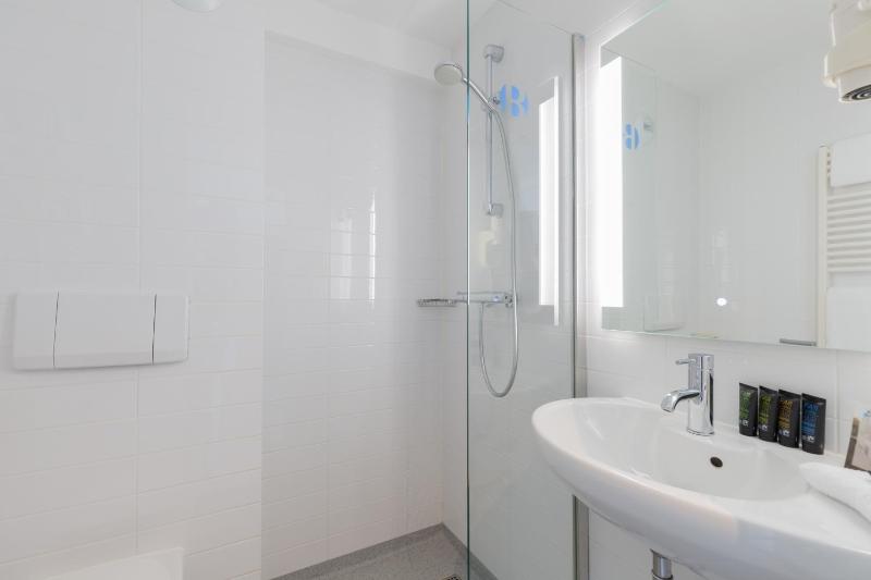 Single Room image 3