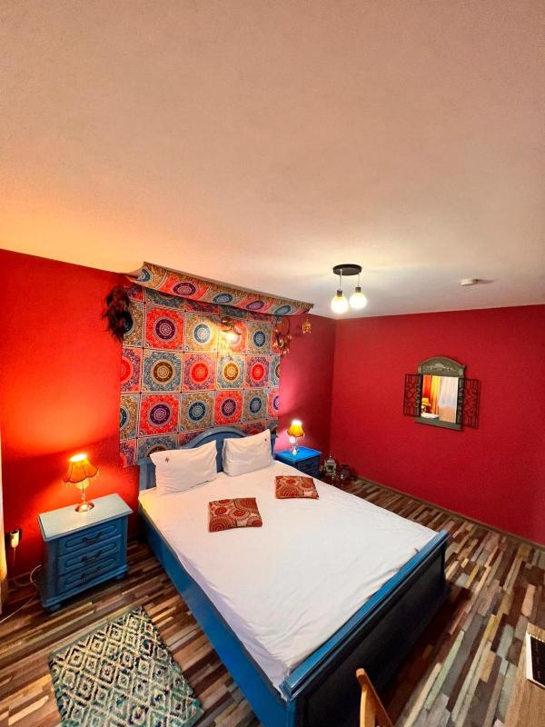 Double Room with Balcony image 2