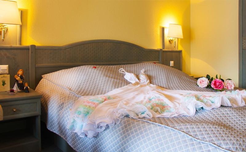Superior Double Room with Balcony and Lake View image 1