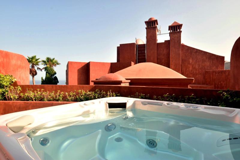 Alzaro 1-3 DELUXE SEA VIEW & JACUZZI 3B - image 1