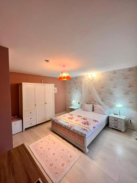 Double Room image 3
