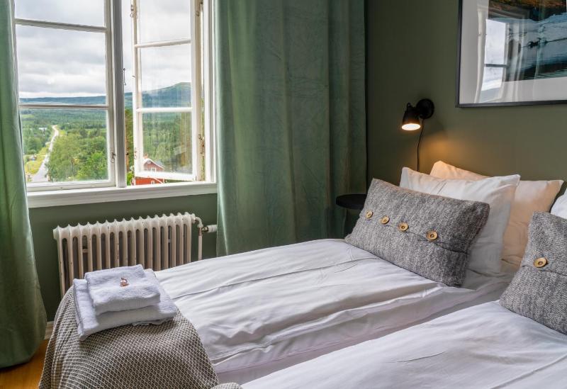 Junior Suite with Mountain View image 4