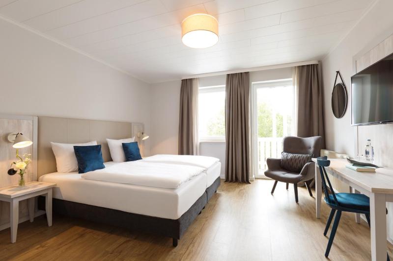 Double Room with Balcony image 1