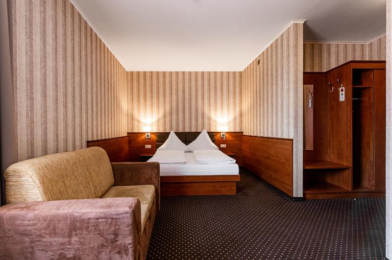 Deluxe Double Room image 1