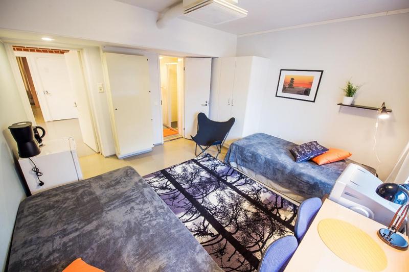 Twin Room with Shared Bathroom image 4