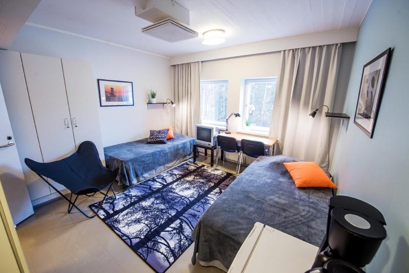 Twin Room with Shared Bathroom image 3