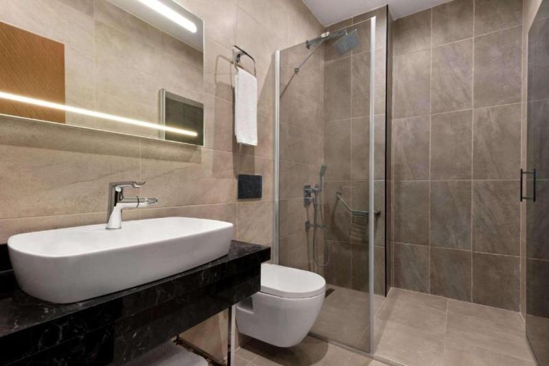Twin Room - Non-Smoking image 2