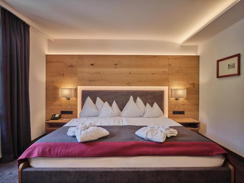 Deluxe Double Room image 1