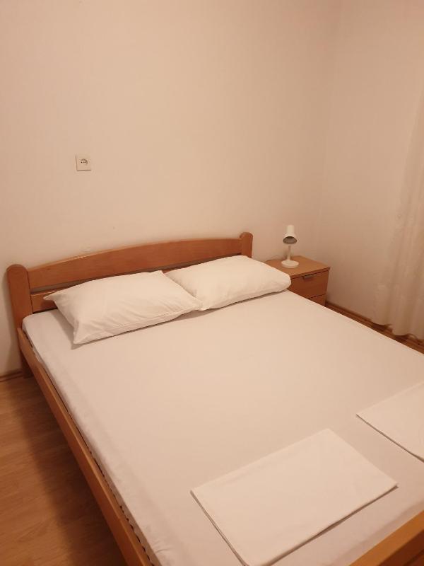 One-Bedroom Apartment with Terrace and Sea View image 1