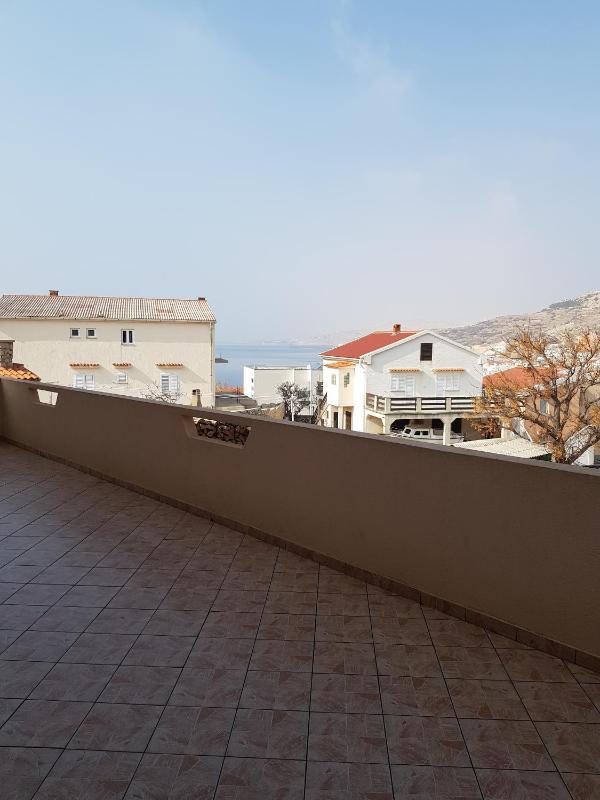 One-Bedroom Apartment with Terrace and Sea View image 2